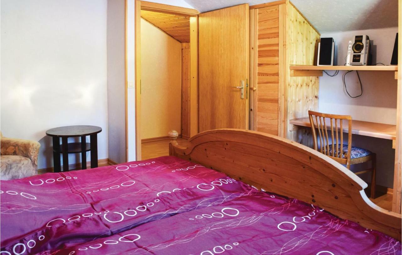 Cozy Home In Sellerich With Kitchen Kültér fotó