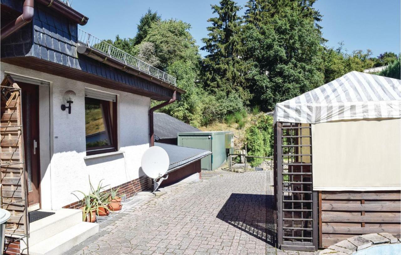 Cozy Home In Sellerich With Kitchen Kültér fotó